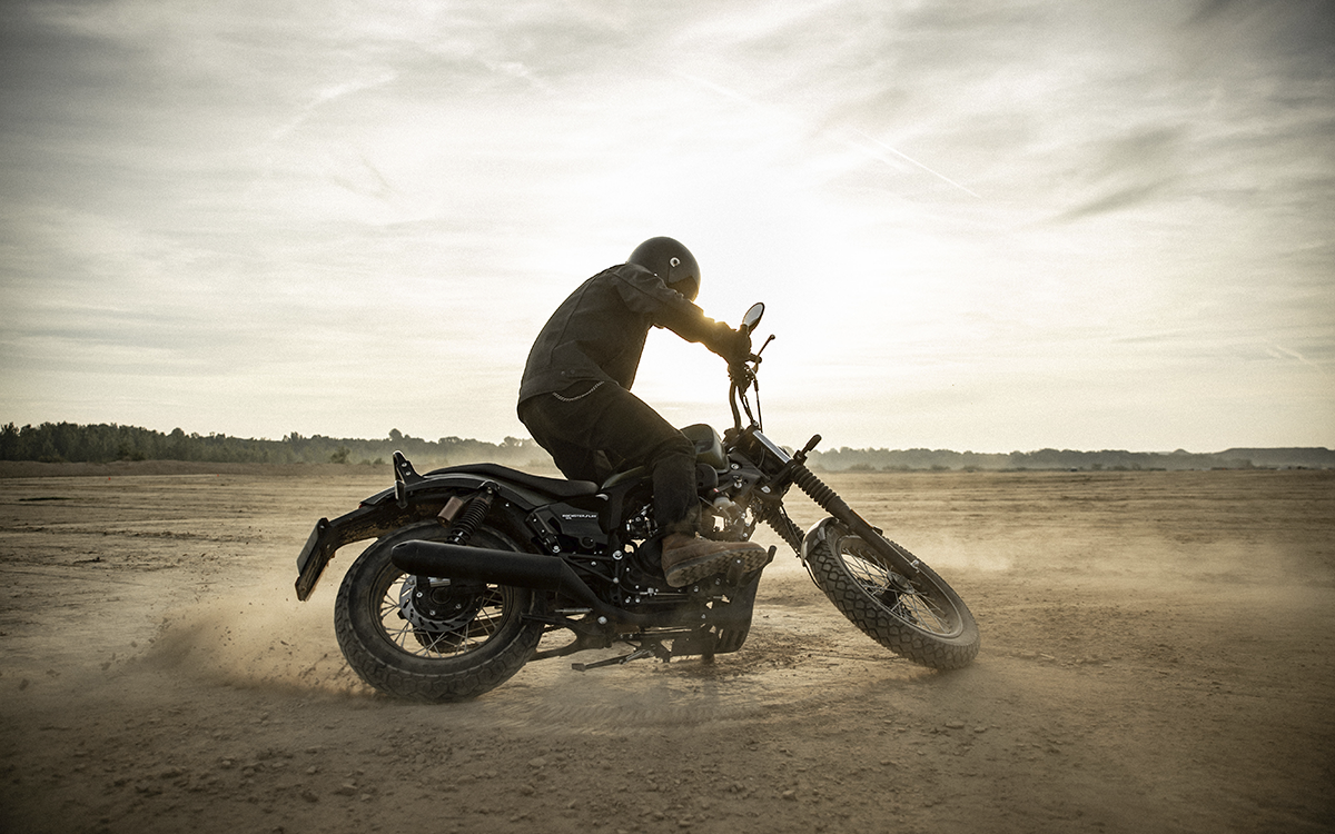 ¡Llévate ya la renovada Custom Rockster Flat 125!