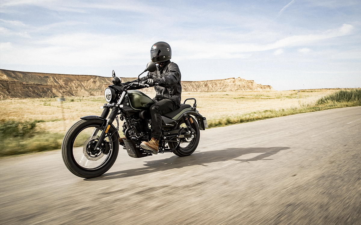 ¡Llévate ya la renovada Custom Rockster Flat 125!